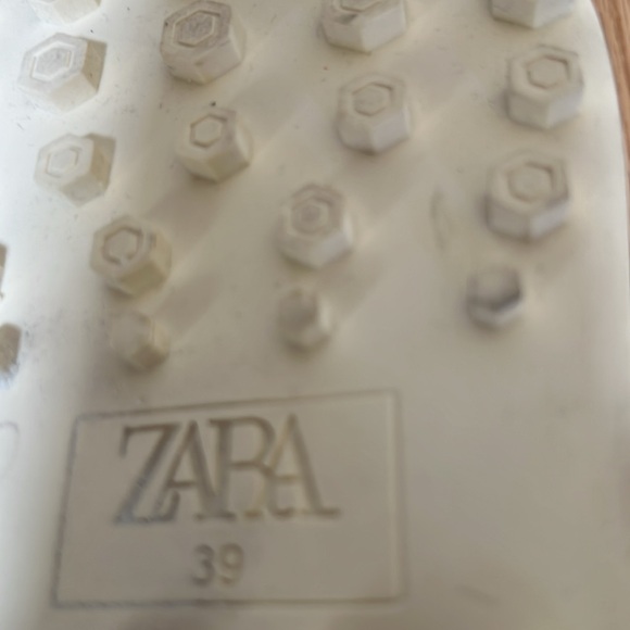 New! Zara women’s 8, contrasting color sneakers. - Picture 11 of 12